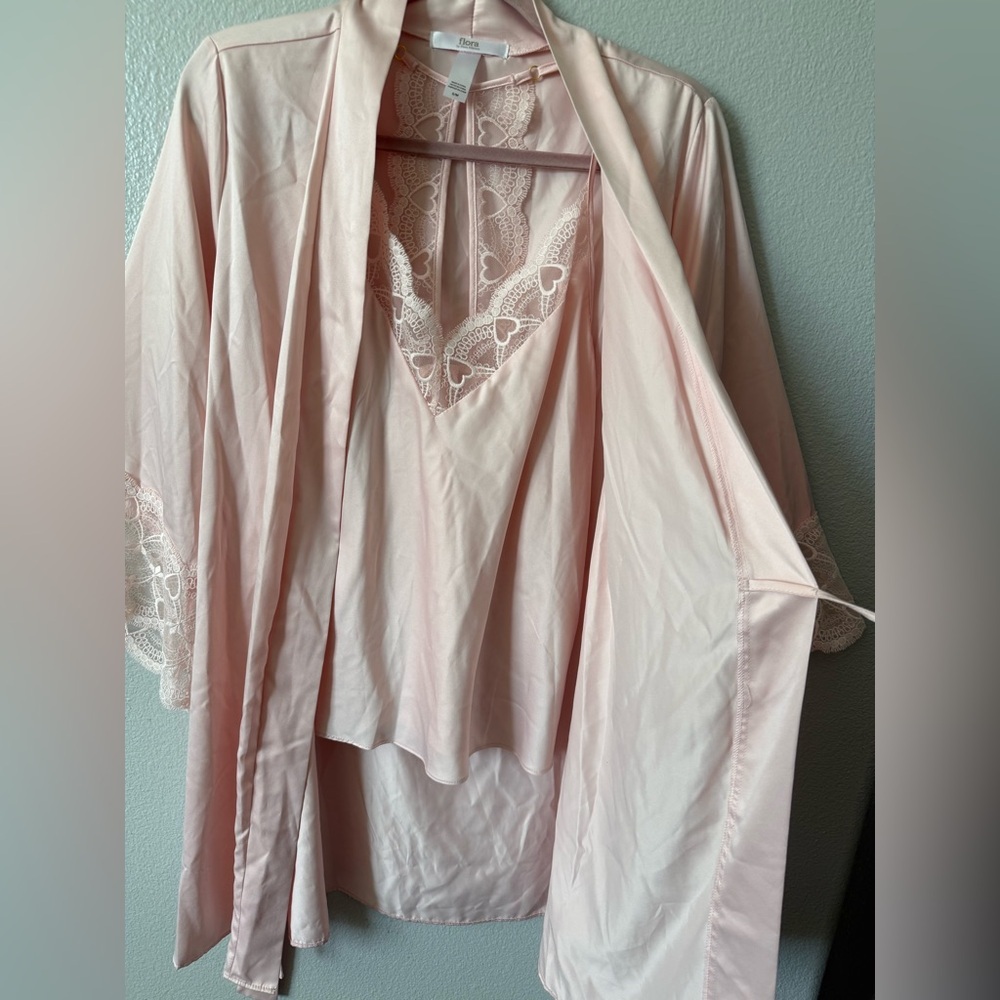 Flora Nikrooz Pink Satin Lace Robe & Cami Set 2PC Sleepwear Bridal S/M NWT - Picture 3 of 13